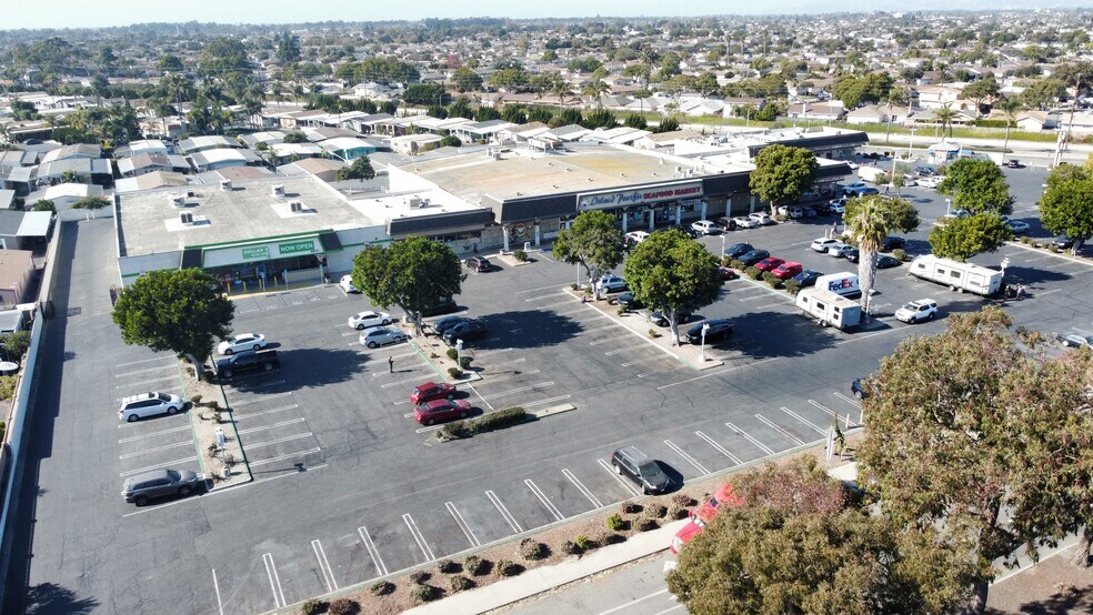 4751-4917 Rose Ave, Oxnard, CA à louer - Photo de l’immeuble – Image 3 sur 11
