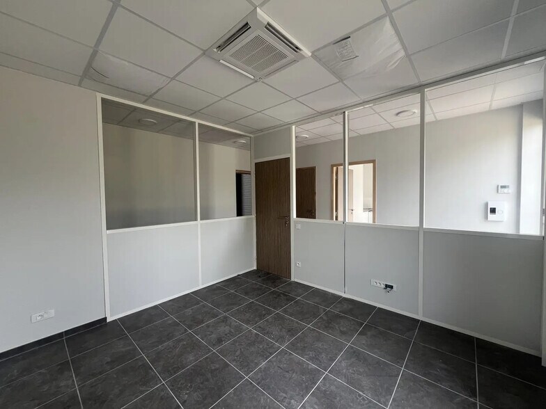 Local d’activités dans Chambly à louer - Photo intérieure – Image 3 sur 10