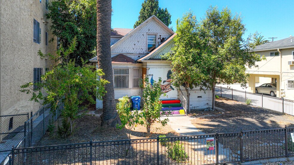 3015 Shrine Pl, Los Angeles, CA à vendre - Photo de l’immeuble – Image 2 sur 10