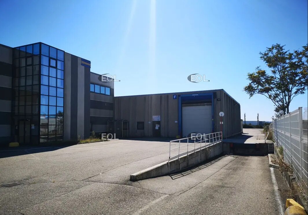 Industriel/Logistique dans Chaponnay à louer Photo de l’immeuble– Image 1 sur 15