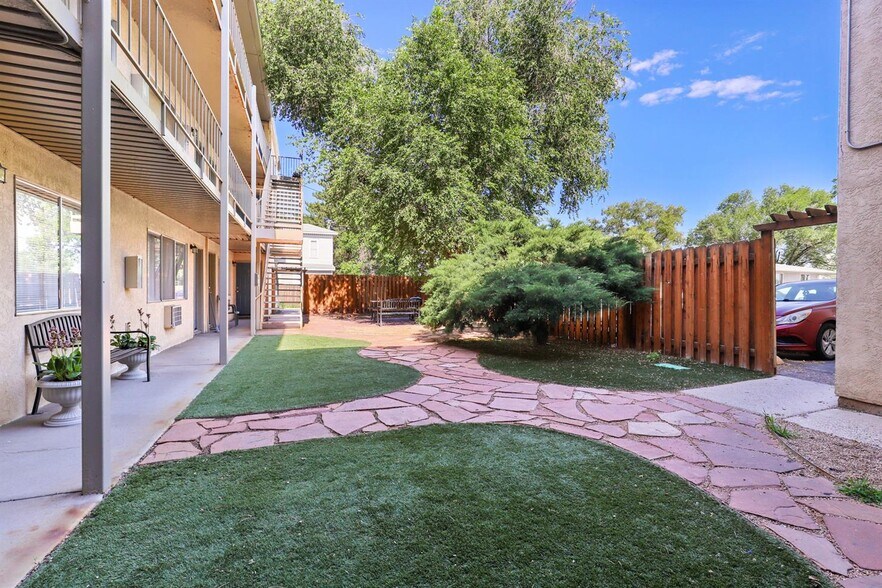 1101 W Abriendo Ave, Pueblo, CO à vendre - Photo de l’immeuble – Image 2 sur 7