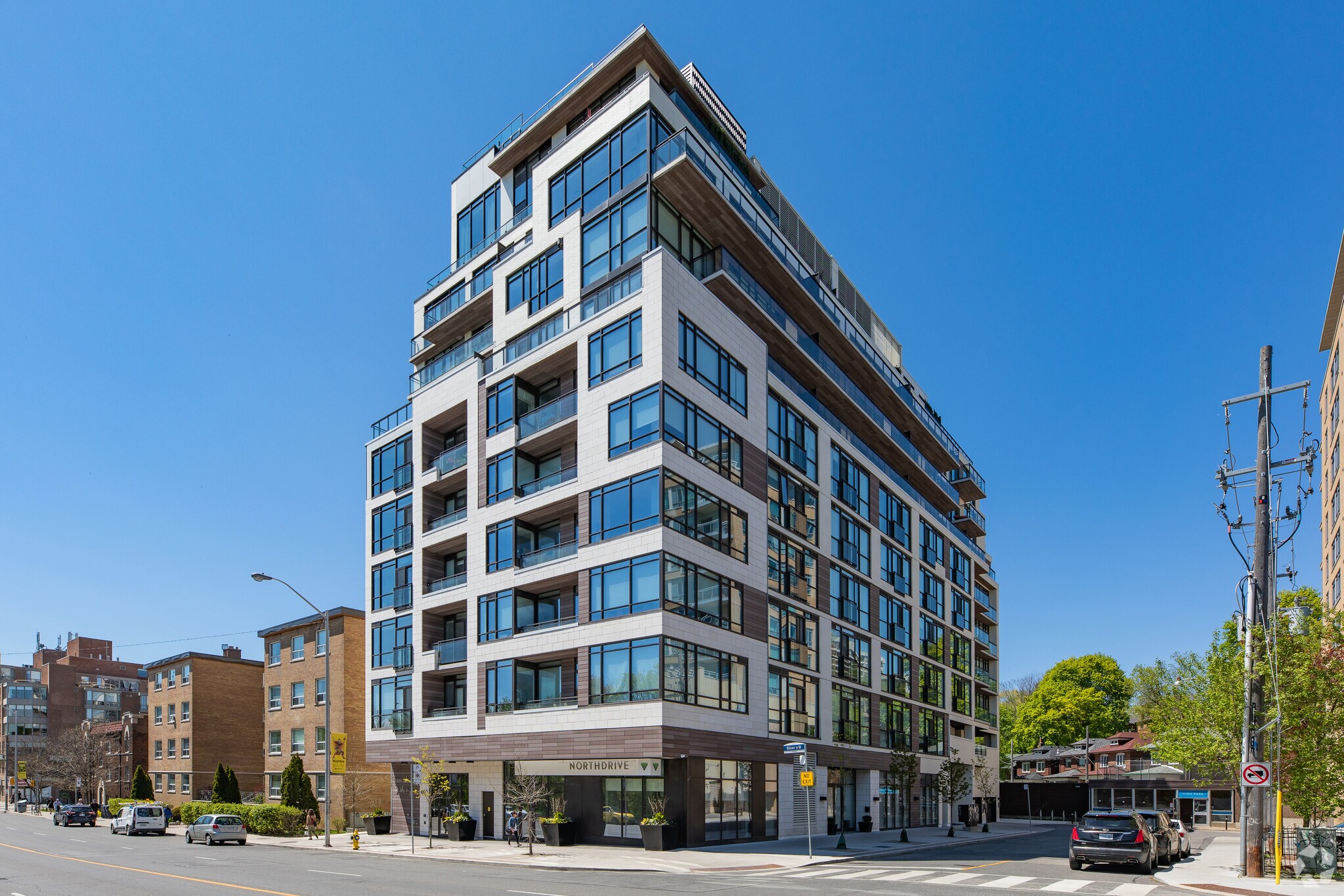 1990 Bloor St W, Toronto, ON à vendre Photo principale– Image 1 sur 4