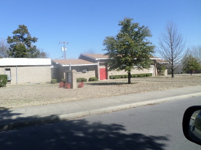 2415 Magna Vista Dr, Dallas, TX à vendre - Photo de l’immeuble – Image 3 sur 10