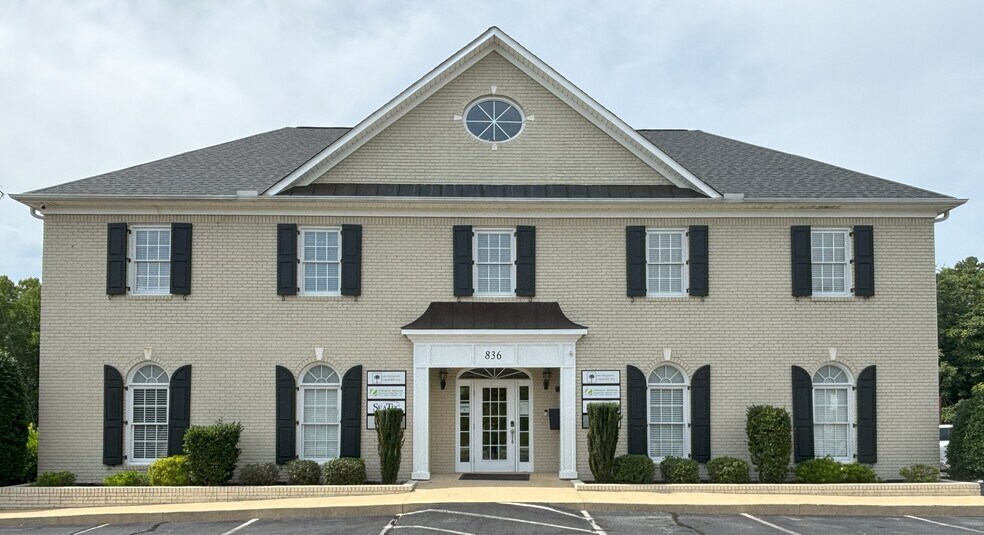 836 Powdersville Rd, Easley, SC à louer - Photo de l’immeuble – Image 1 sur 14