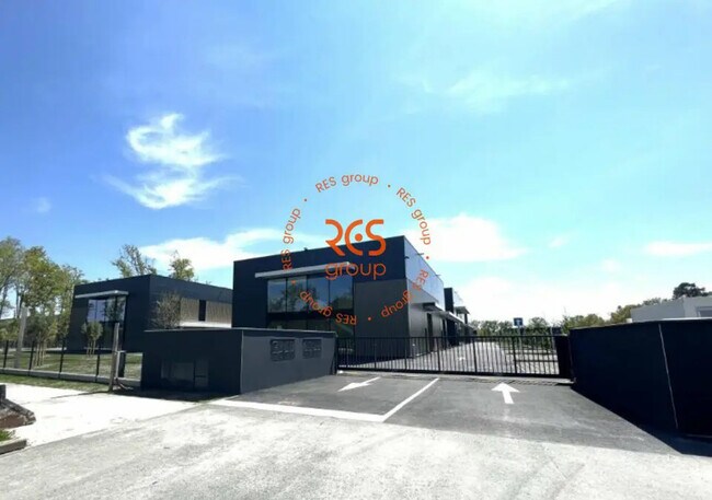 Plus de détails pour Local d'activités à louer