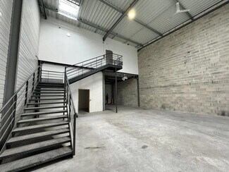 Plus de détails pour 17 Rue Henri Becquerel, Aulnay-sous-Bois - Bureau, Local d'activités à louer