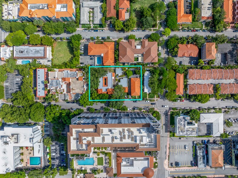 17 Unit Multifamily Coral Gables portefeuille de 3 biens à vendre sur LoopNet.fr - Photo de l’immeuble – Image 2 sur 71