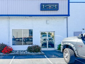 801 Davis St, Vacaville, CA à louer Photo de l’immeuble– Image 1 sur 9