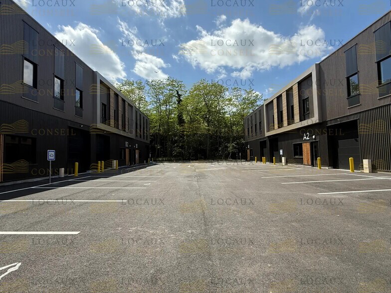 Local d’activités dans Les Mureaux à louer - Photo de l’immeuble – Image 3 sur 15