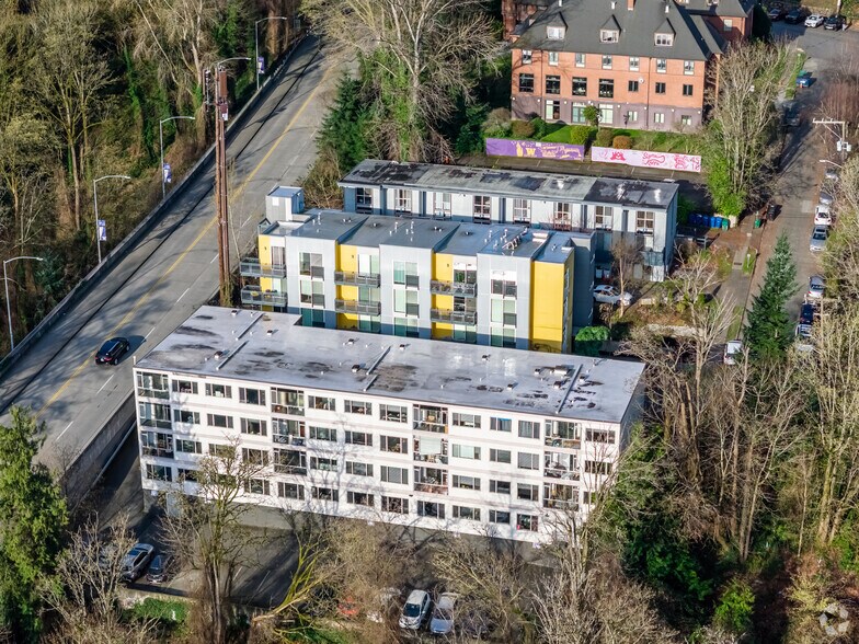 2249 NE 46th St, Seattle, WA à vendre - Photo de l’immeuble – Image 3 sur 18