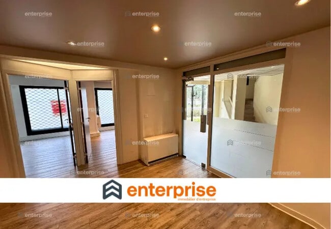 Plus de détails pour Local commercial à louer