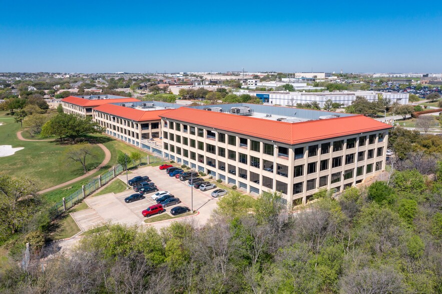 2100-2120 W Walnut Hill Ln, Irving, TX à louer - Photo de l’immeuble – Image 1 sur 22
