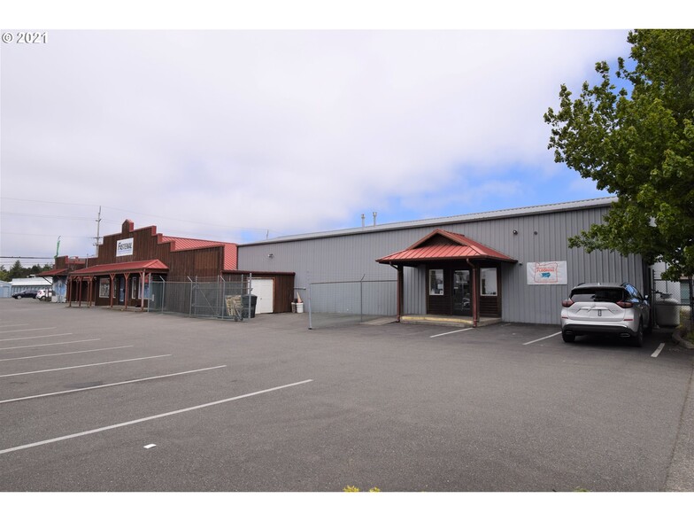 1195 Newmark Ave, Coos Bay, OR à louer - Photo de l’immeuble – Image 3 sur 10