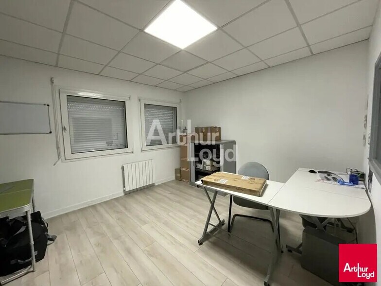 Local d’activités dans Écouflant à louer - Photo intérieure – Image 2 sur 3