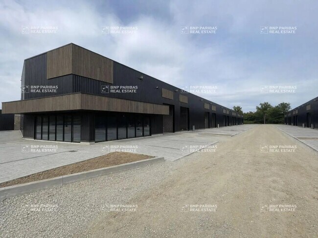 Plus de détails pour Local d’activités à vendre