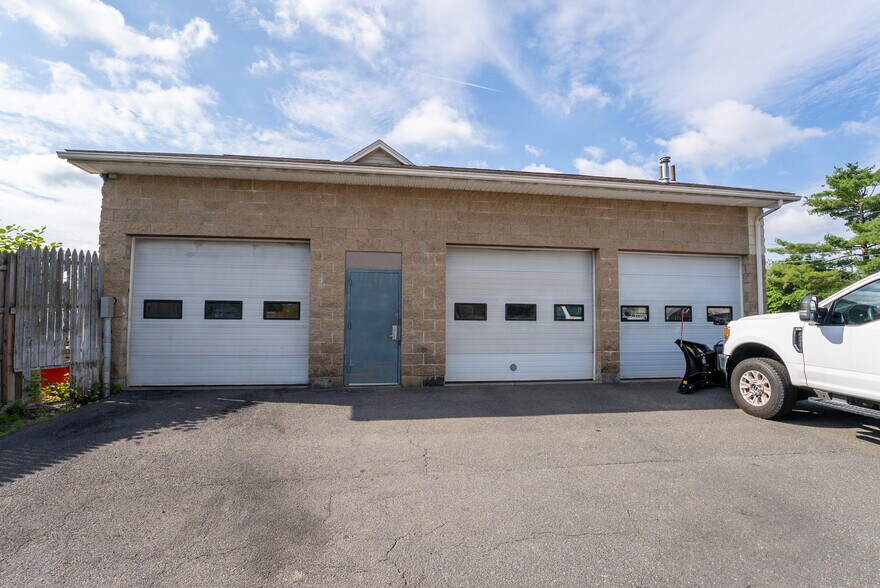880 Boston Rd, Springfield, MA à vendre - Photo de l’immeuble – Image 2 sur 11