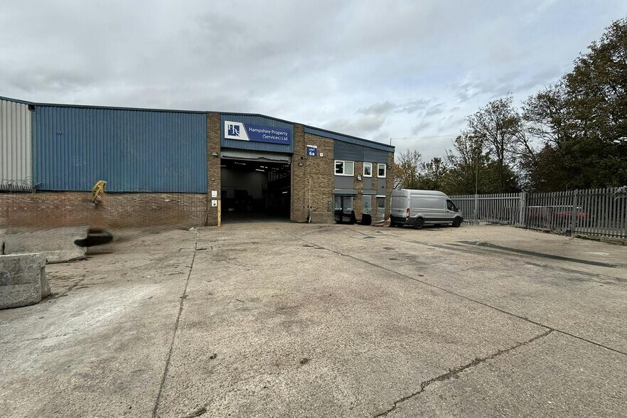 Tower Ln, Eastleigh à louer - Photo de l’immeuble – Image 2 sur 3