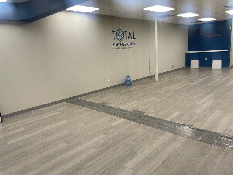 22-28 Phelps Ave, Romeoville, IL à louer - Photo de l’immeuble – Image 2 sur 9