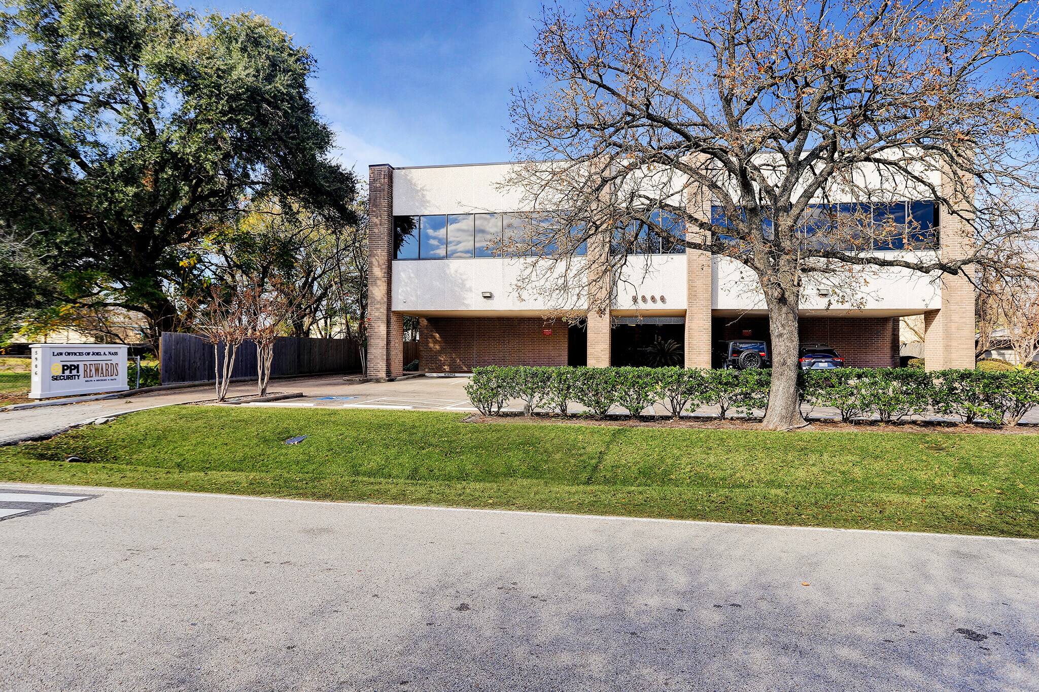5906 Dolores St, Houston, TX à louer Photo de l’immeuble– Image 1 sur 6