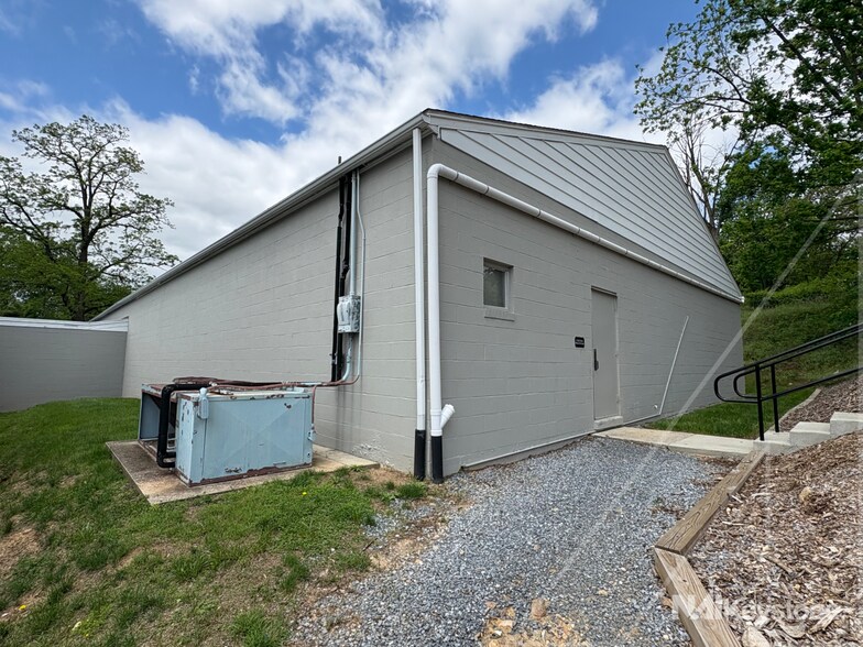 3209 Oley Turnpike Rd, Reading, PA à louer - Photo de l’immeuble – Image 2 sur 14