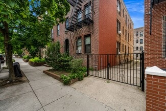 Plus de détails pour 32-10 82nd St, Flushing, NY - Logement à vendre