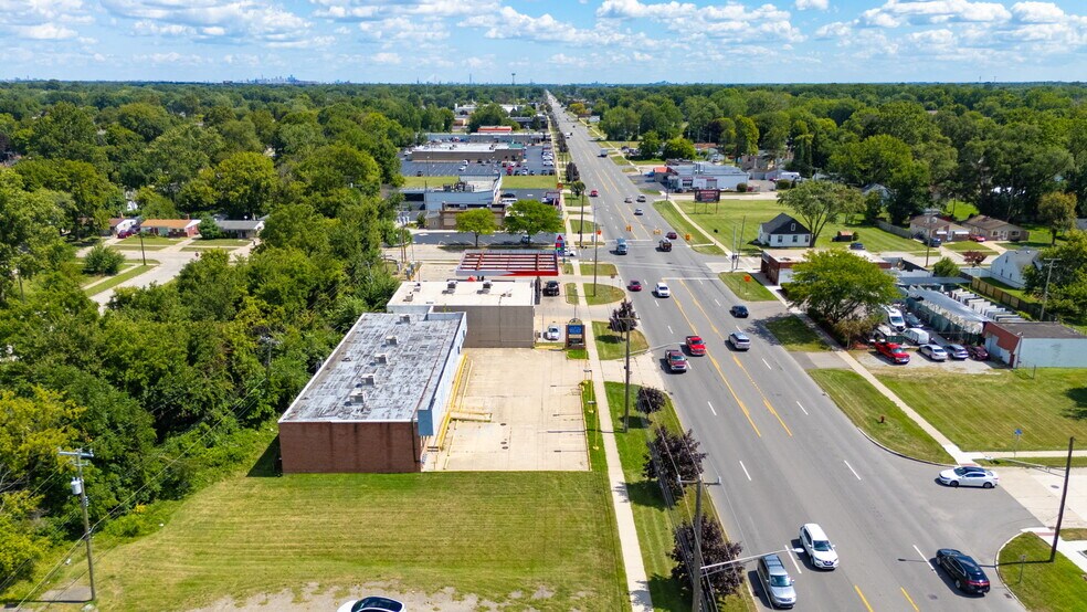 25436-25472 Van Born Rd, Dearborn Heights, MI à louer - Photo de l’immeuble – Image 3 sur 10