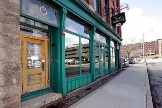 101 Jeremiah V Sullivan Dr, Fall River, MA à louer Photo intérieure– Image 2 sur 42