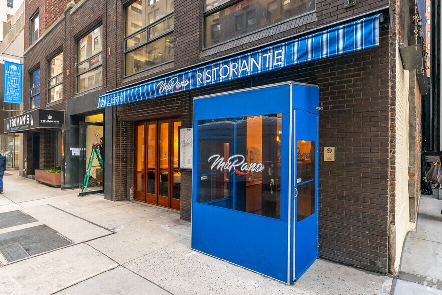 120 E 56th St, New York, NY à louer - Photo de l’immeuble – Image 3 sur 21