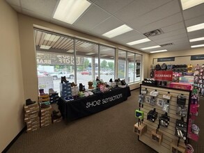 3039-3093 E Market St, Logansport, IN à louer Photo intérieure– Image 2 sur 3