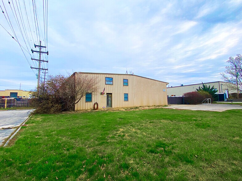1247 Belgrove Dr, Bellefontaine Neighbors, MO à louer - Photo de l’immeuble – Image 3 sur 13