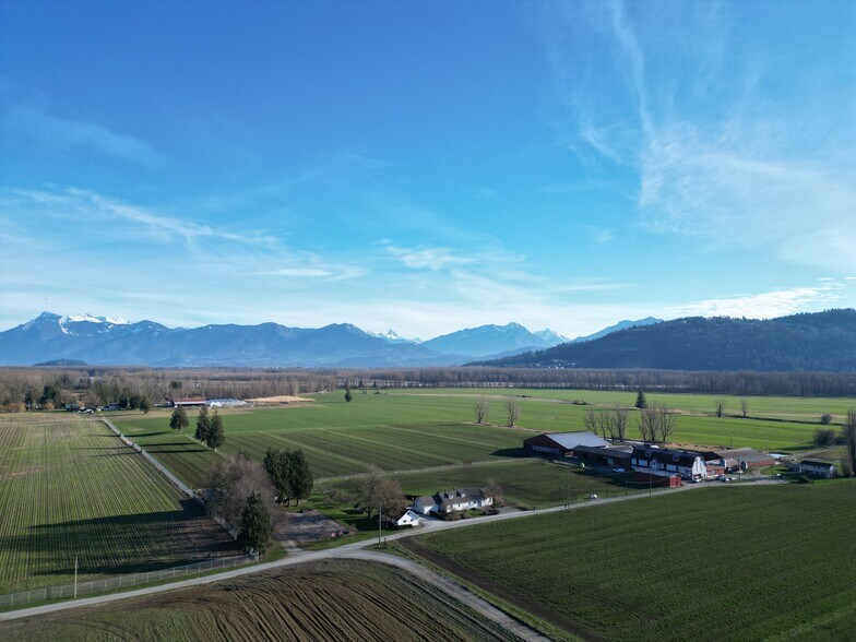9974 Tremblay Rd, Deroche, BC à vendre - Photo de l’immeuble – Image 3 sur 35
