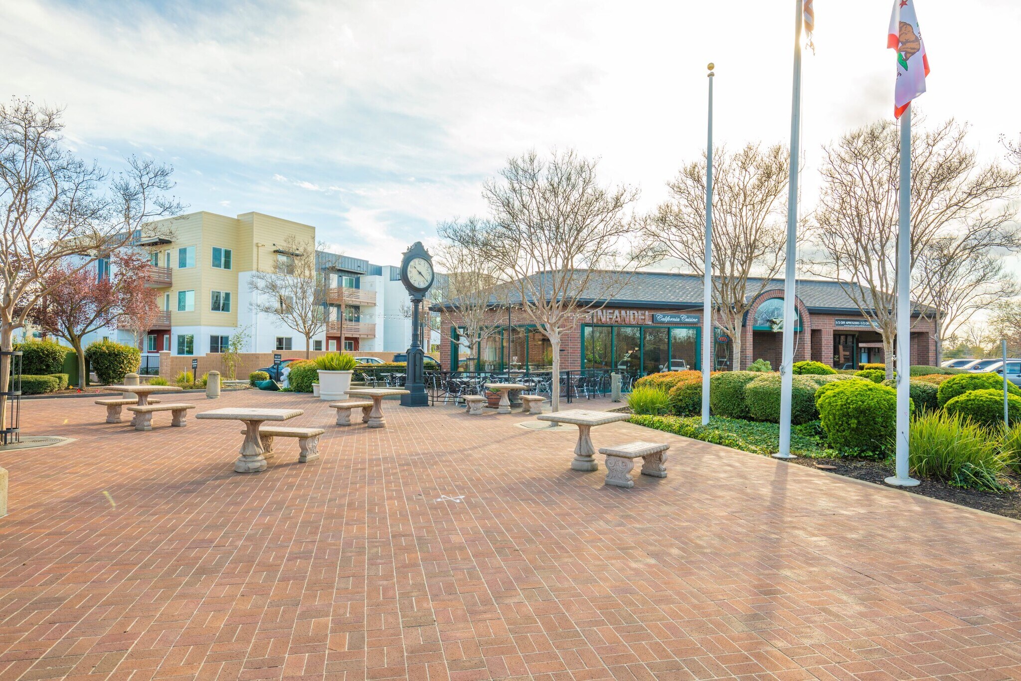 11226 Gold Express Dr, Gold River, CA à louer Photo principale– Image 1 sur 5