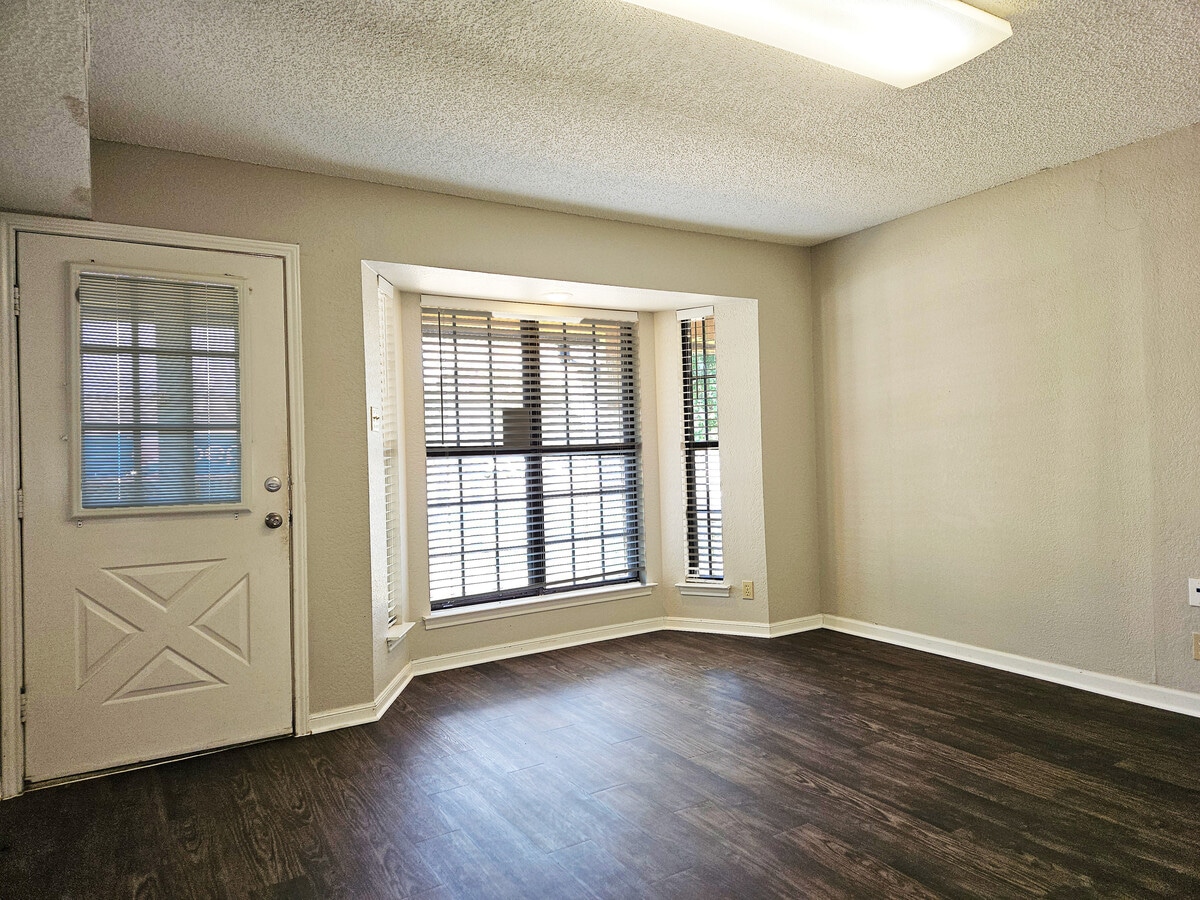 2015 Monarch Dr, Austin, TX 78748 - Lot C & D -  - Photo intérieure - Image 1 of 6