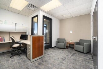 6 Antares Dr, Ottawa, ON à louer Photo de l’immeuble– Image 2 sur 6