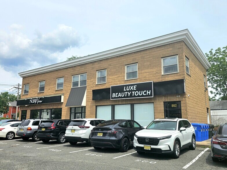 860 King Georges Rd, Fords, NJ à louer - Photo de l’immeuble – Image 2 sur 6