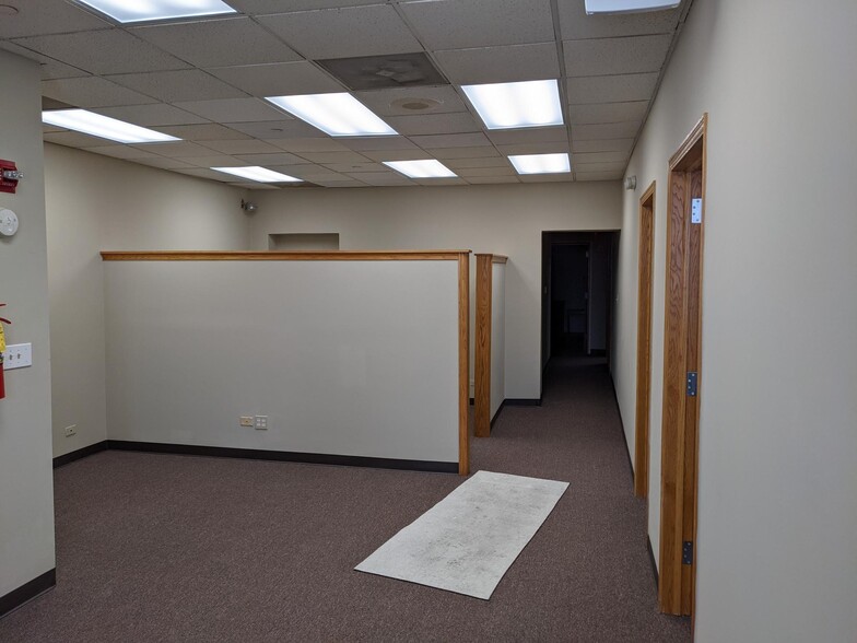 1820 Beach St, Broadview, IL à louer - Photo intérieure – Image 3 sur 3