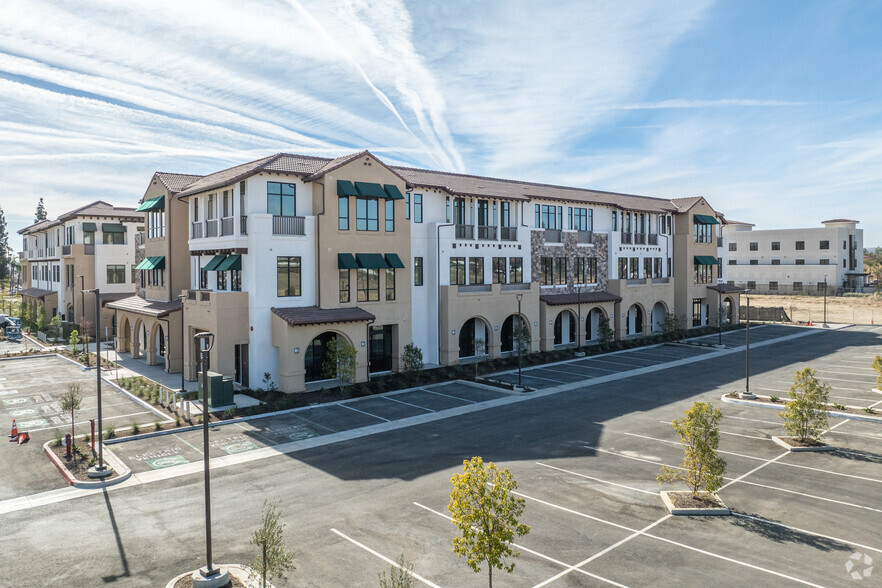 5624 Philadelphia St, Chino, CA à louer - Photo de l’immeuble – Image 2 sur 11
