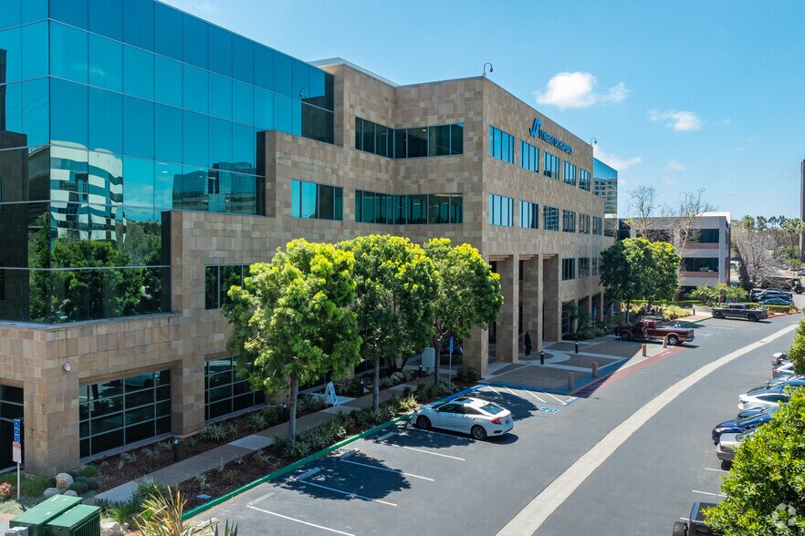 9095 Rio San Diego Dr, San Diego, CA à louer - Photo de l’immeuble – Image 2 sur 5