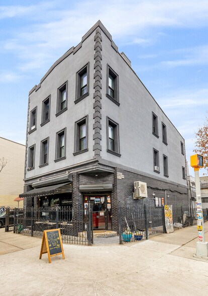 219 Central Ave, Brooklyn, NY à louer - Photo de l’immeuble – Image 2 sur 17