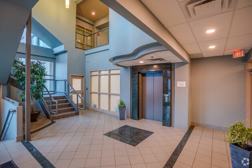 2692 Clearbrook Rd, Abbotsford, BC à louer - Hall d’entrée – Image 3 sur 5