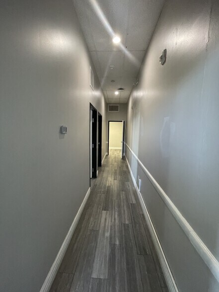 10702 W Peoria Ave, Sun City, AZ à louer - Photo intérieure – Image 2 sur 14