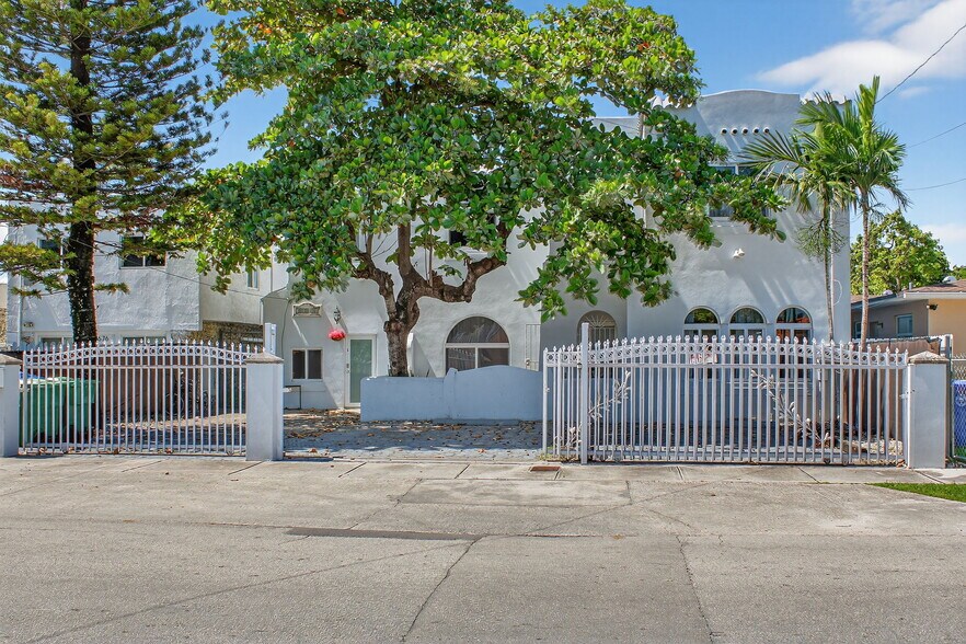 1680 NW 22nd Ct, Miami, FL à vendre - Photo de l’immeuble – Image 2 sur 54