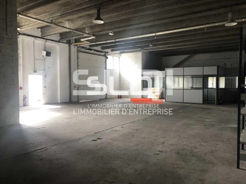 Bureau dans Bourgoin-Jallieu à louer - Photo de l’immeuble – Image 3 sur 8