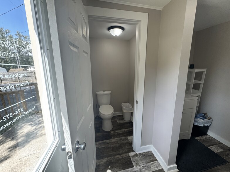 1422 E Center St, Warsaw, IN à vendre - Photo de l’immeuble – Image 3 sur 10
