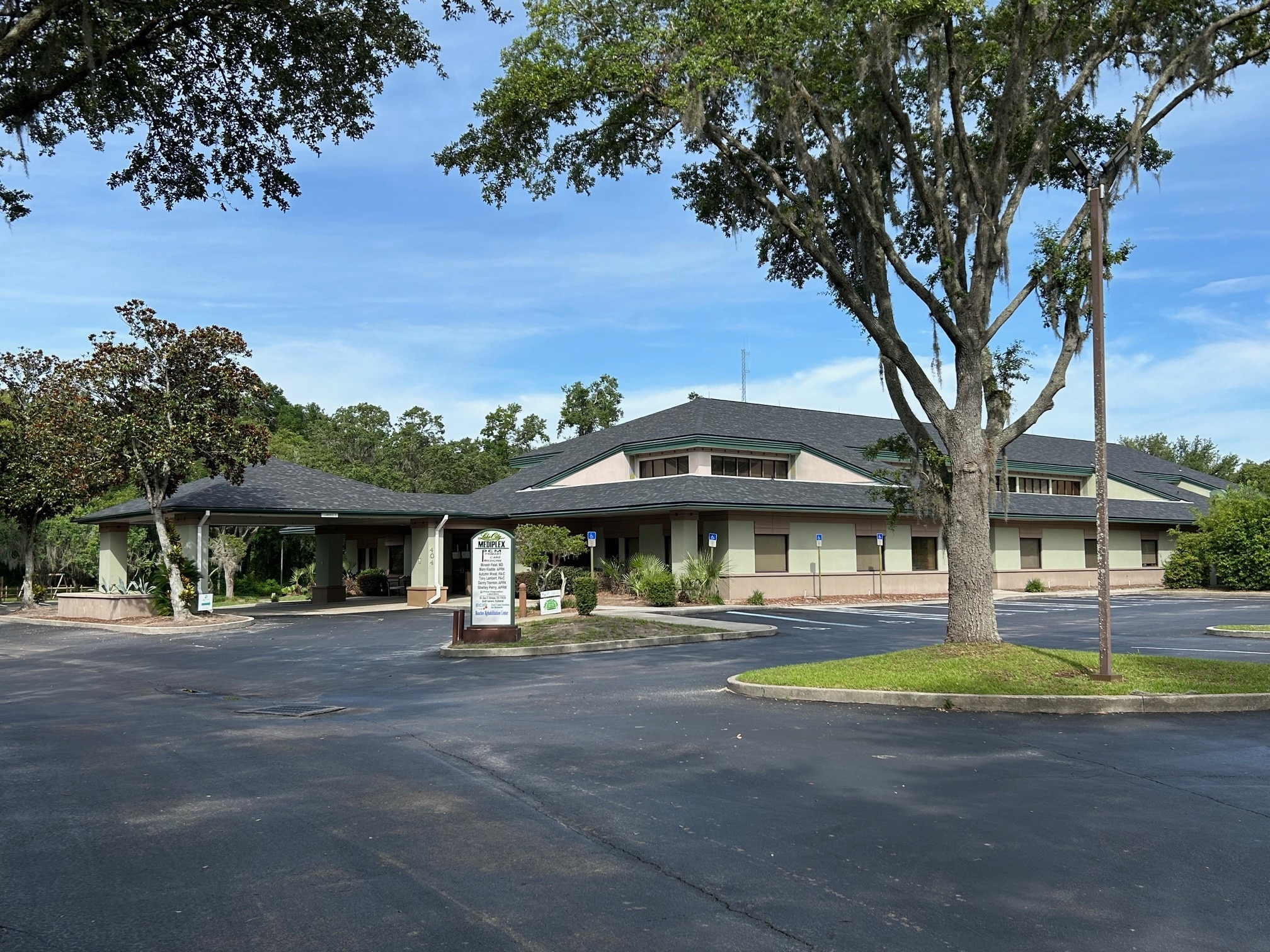404 NW Hall of Fame Dr, Lake City, FL à louer Photo de l’immeuble– Image 1 sur 8
