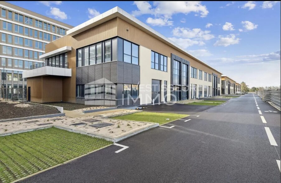 Local d’activités dans Nanterre à louer - Photo de l’immeuble – Image 1 sur 10