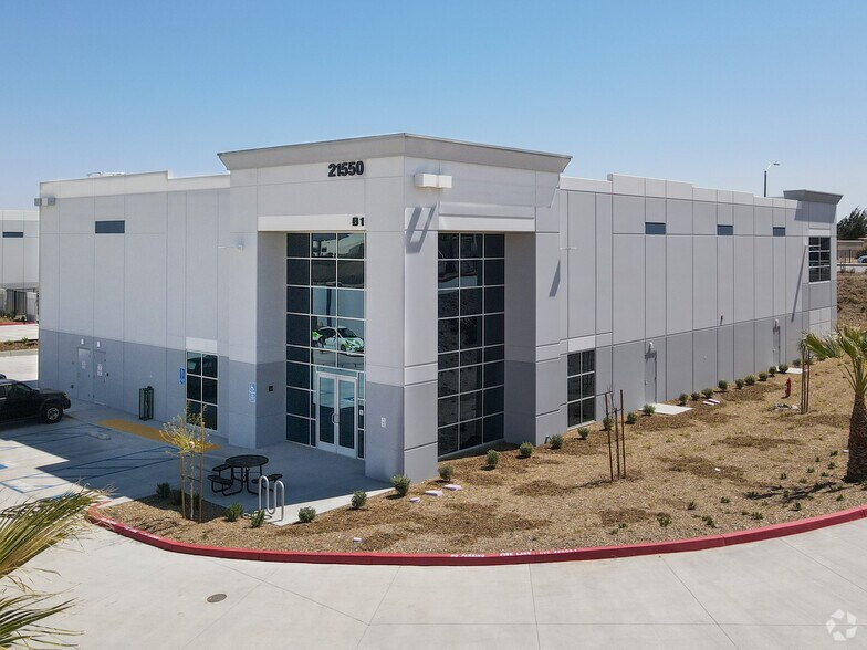 21550 Van Buren Blvd, Riverside, CA à louer - Photo de l’immeuble – Image 2 sur 15