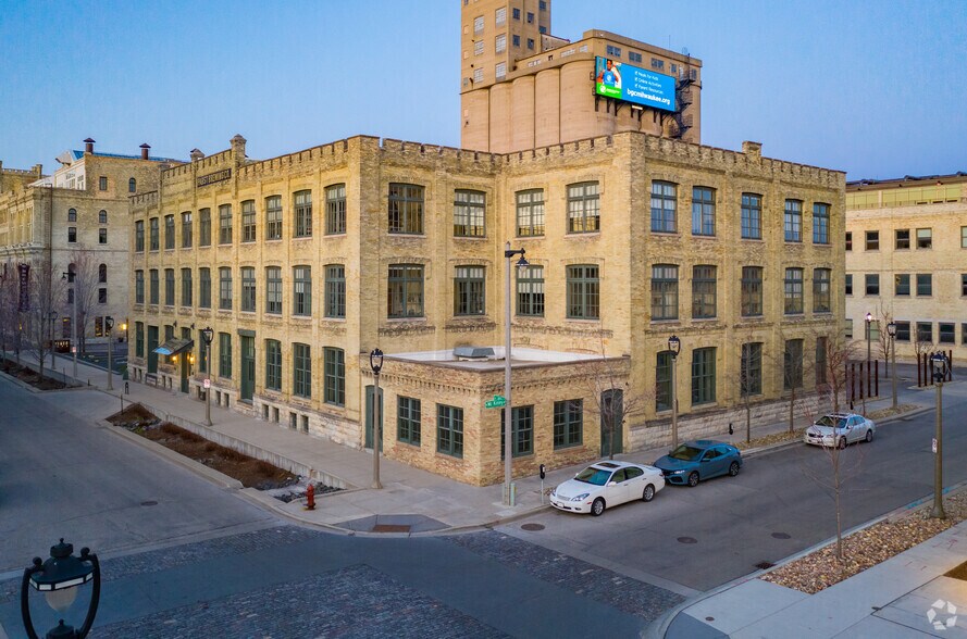 1259 S 10th St, Milwaukee, WI à louer - Photo de l’immeuble – Image 2 sur 2