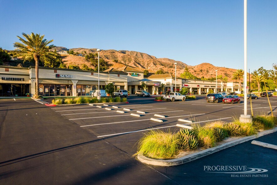4300 Green River Rd, Corona, CA à louer - Photo de l’immeuble – Image 2 sur 8