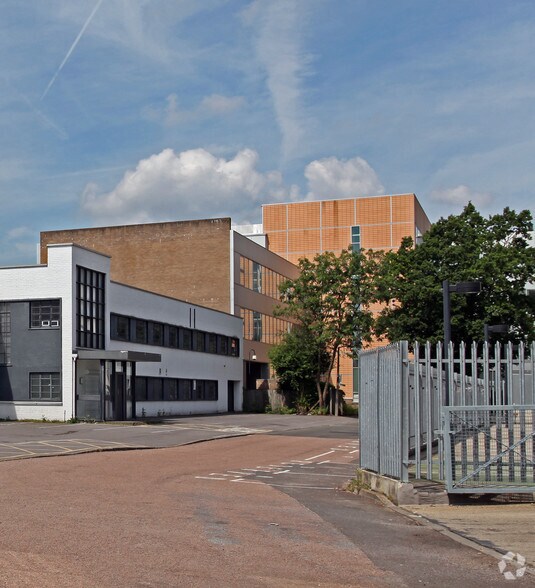 Wellcroft Rd, Slough à louer - Photo de l’immeuble – Image 2 sur 2